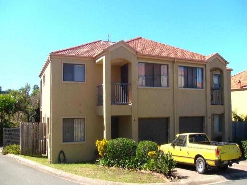 21/1 Santa Isobel Boulevard, Pacific Pines QLD 4211