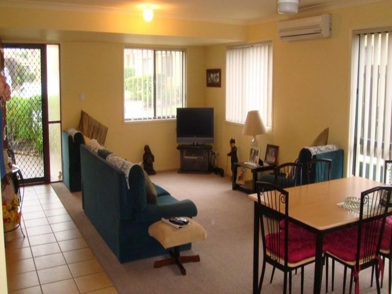 21/1 Santa Isobel Boulevard, Pacific Pines QLD 4211