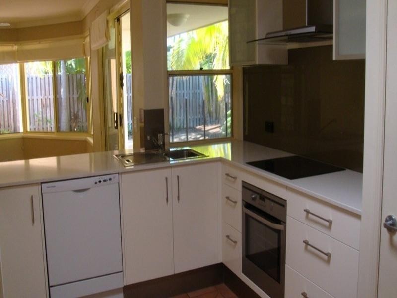 9 Gambier Crescent, Pacific Pines QLD 4211