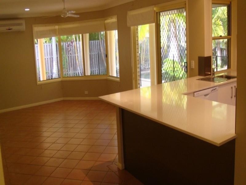 9 Gambier Crescent, Pacific Pines QLD 4211