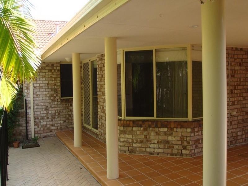 9 Gambier Crescent, Pacific Pines QLD 4211
