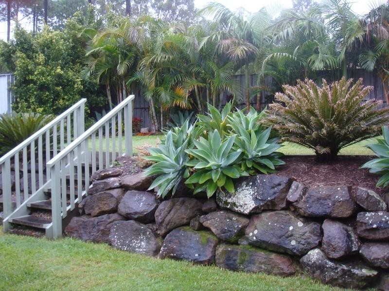 2 Emira Place, Pacific Pines QLD 4211