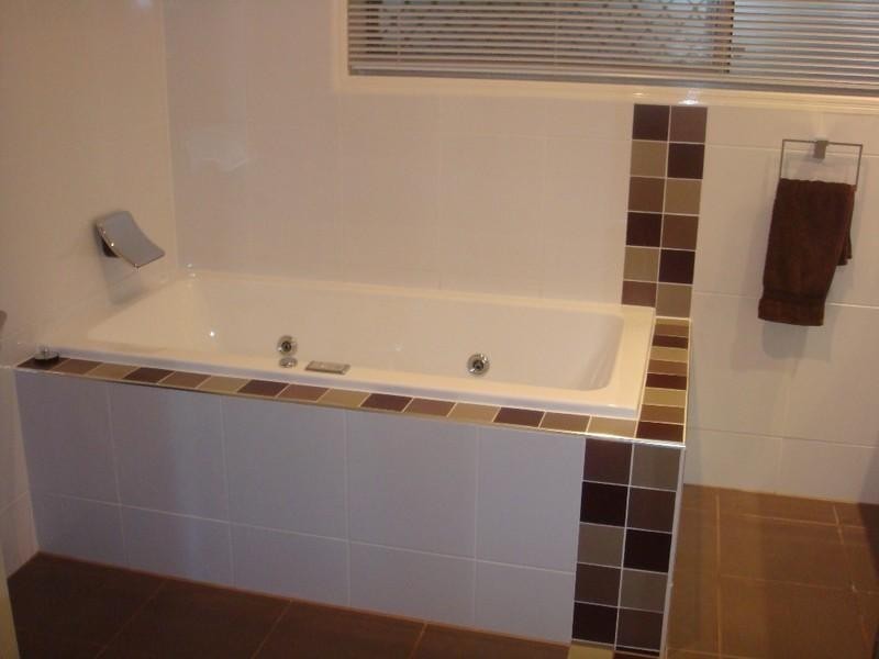 2 Emira Place, Pacific Pines QLD 4211