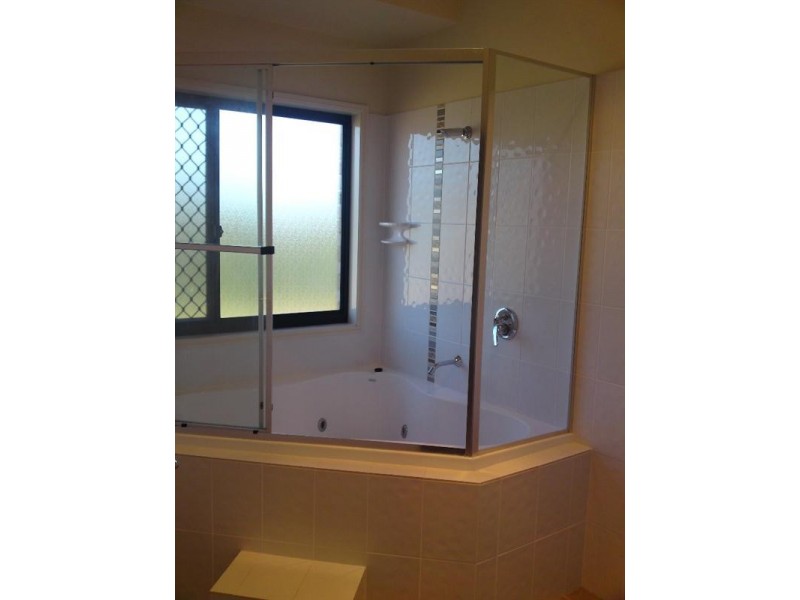 10 McAuley Parade, Pacific Pines QLD 4211