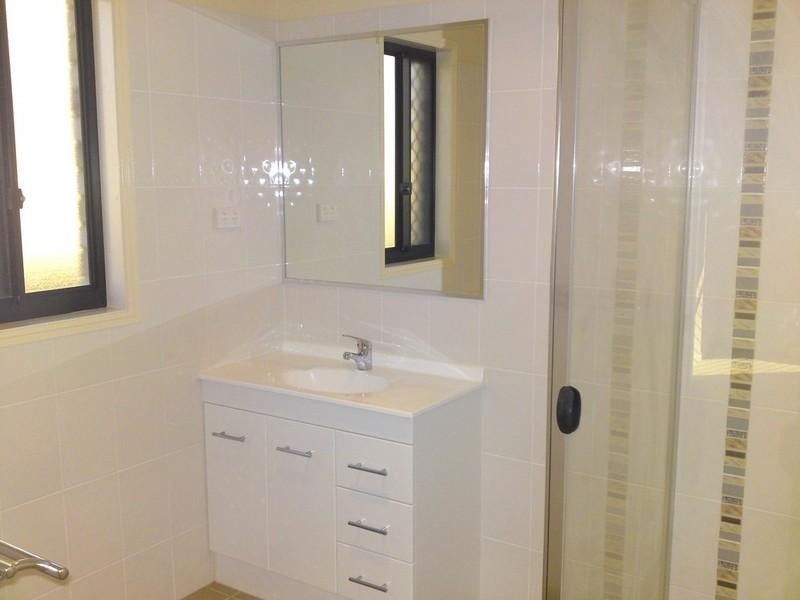 10 McAuley Parade, Pacific Pines QLD 4211