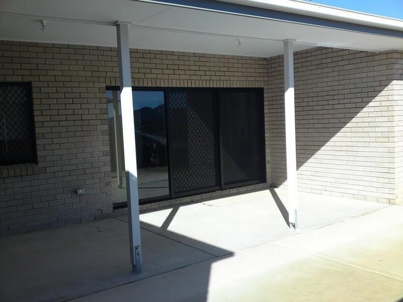 10 McAuley Parade, Pacific Pines QLD 4211