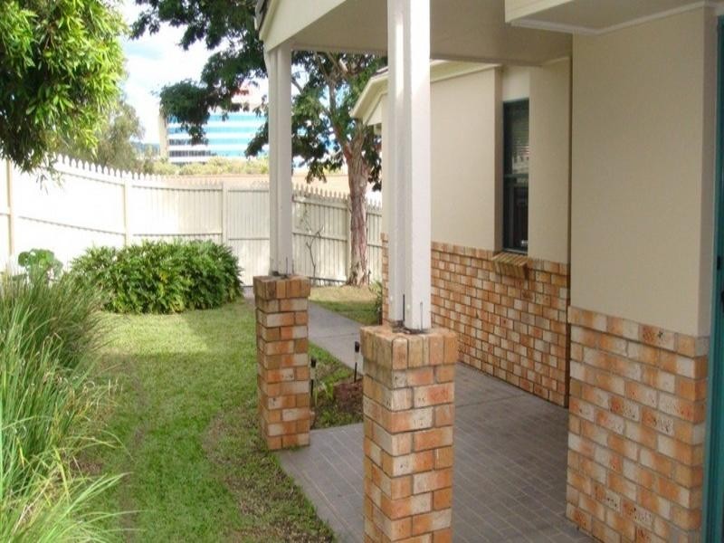 1 Priddeys Road, Robina QLD 4226