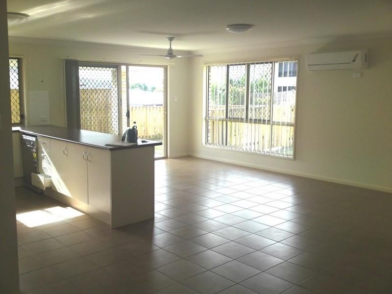 3 Lennox Street, Pacific Pines QLD 4211