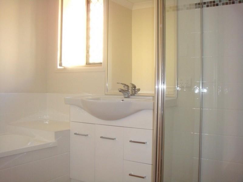 3 Lennox Street, Pacific Pines QLD 4211