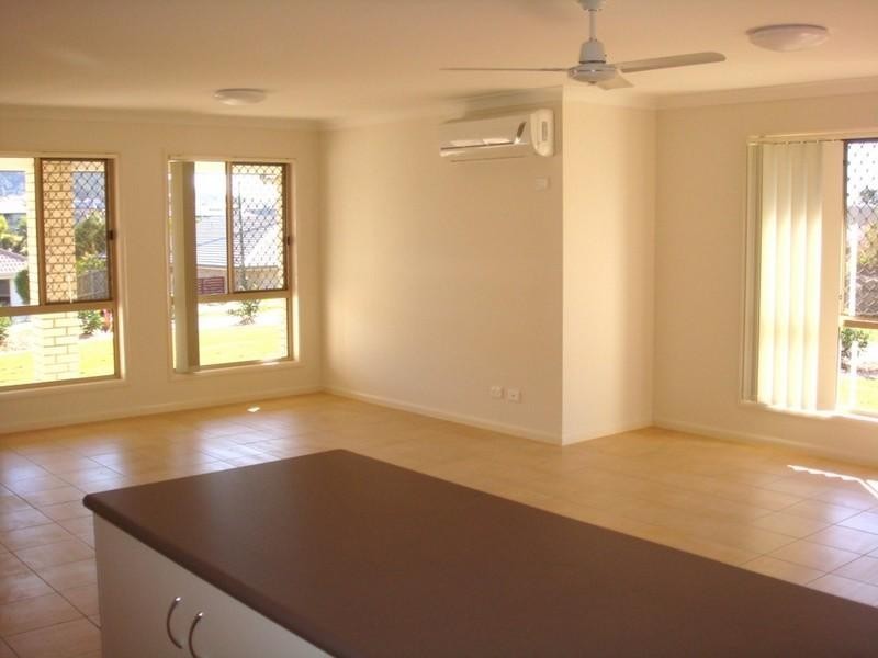 3 Lennox Street, Pacific Pines QLD 4211