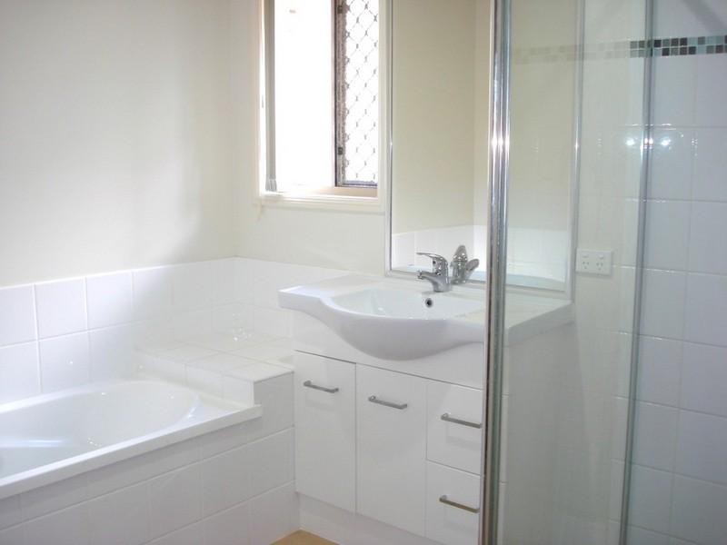 3 Lennox Street, Pacific Pines QLD 4211