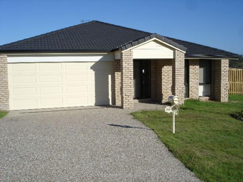 266 Universal Street, Pacific Pines QLD 4211