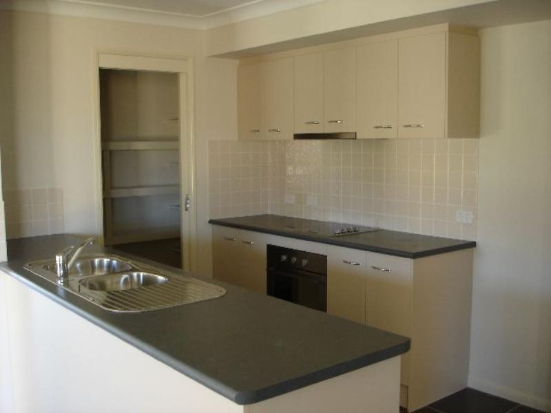 266 Universal Street, Pacific Pines QLD 4211