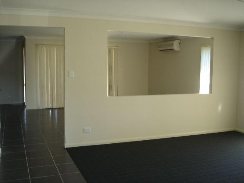 266 Universal Street, Pacific Pines QLD 4211
