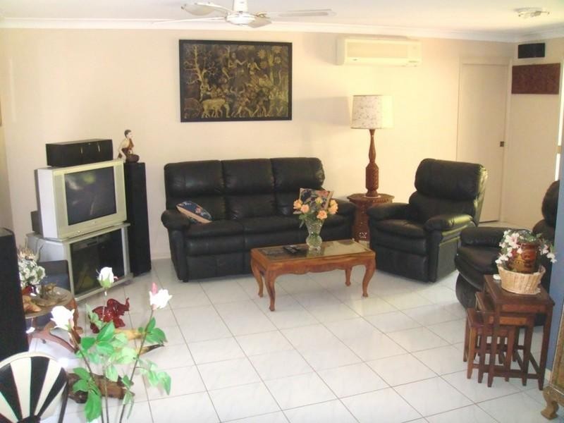 3 Malita Place, Pacific Pines QLD 4211