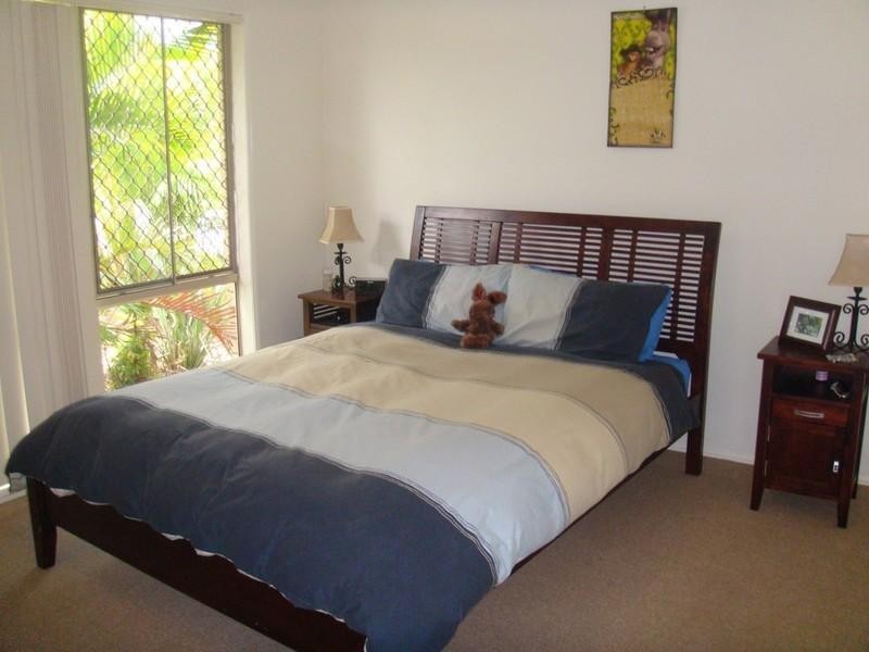 17 Sheffield Court, Pacific Pines QLD 4211