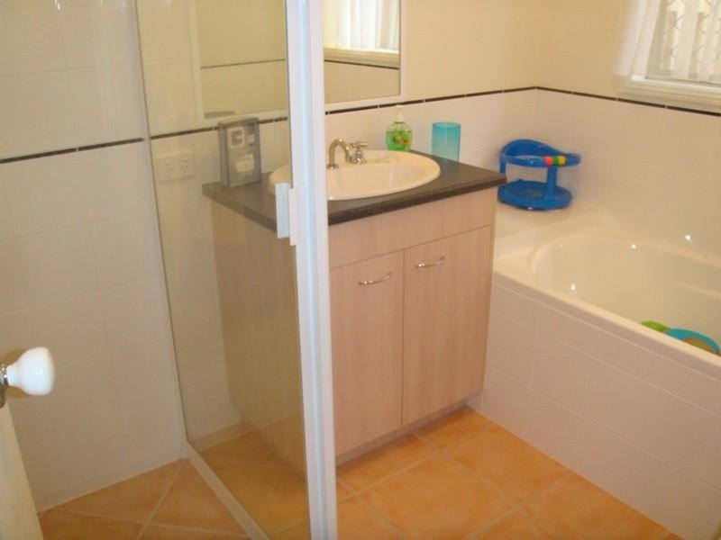 17 Sheffield Court, Pacific Pines QLD 4211