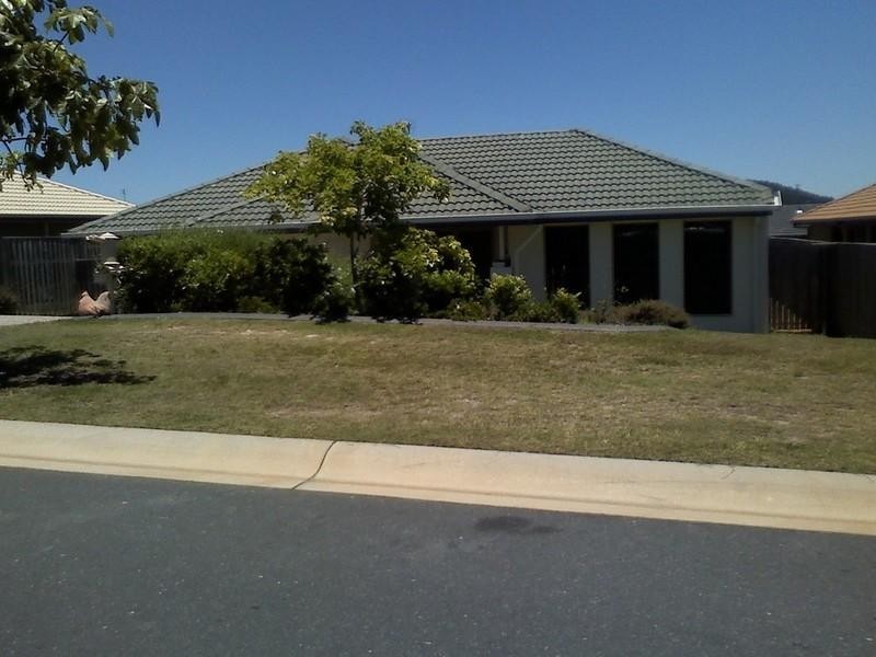 7 Arragan Court, Pacific Pines QLD 4211