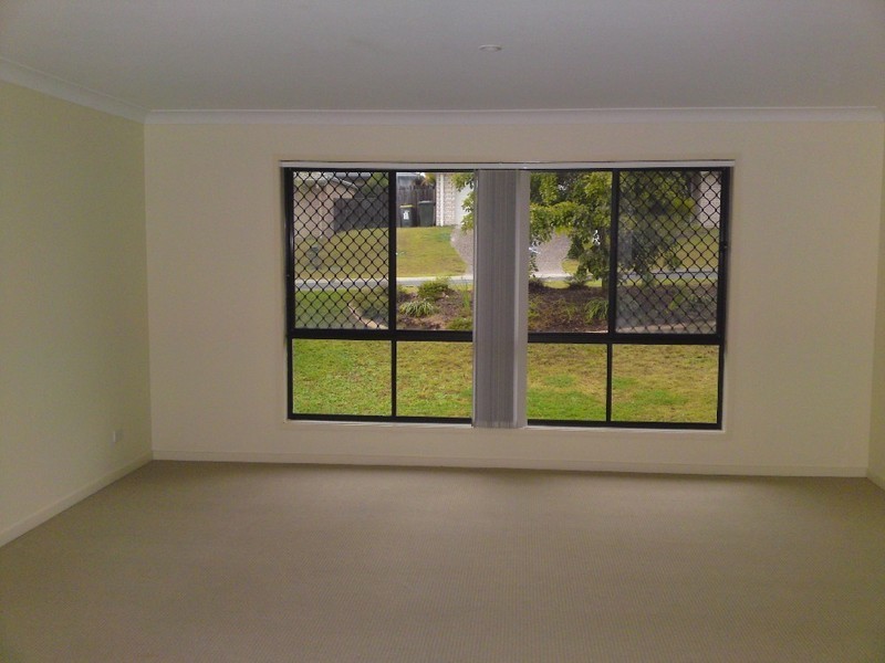 7 Arragan Court, Pacific Pines QLD 4211