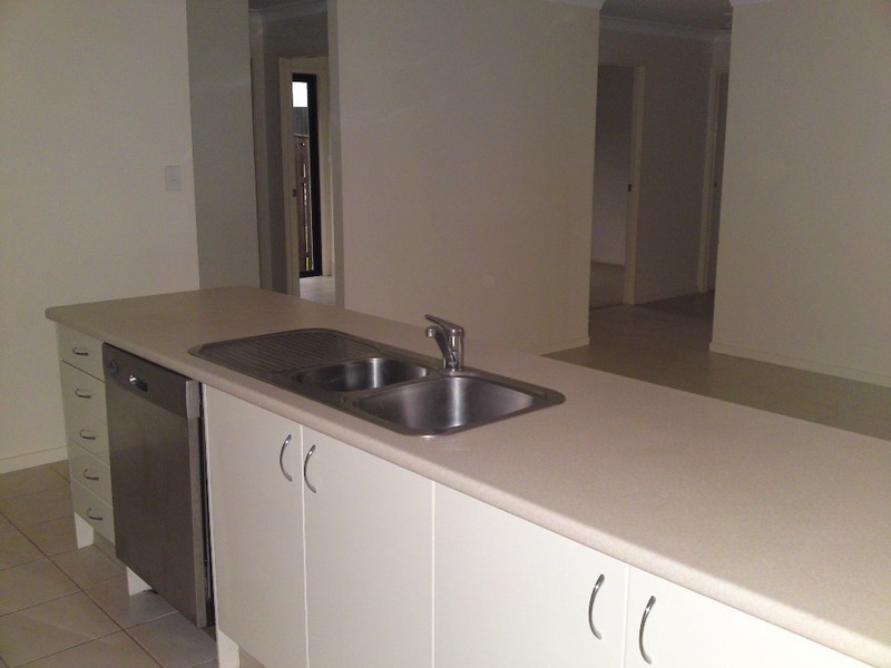 7 Arragan Court, Pacific Pines QLD 4211