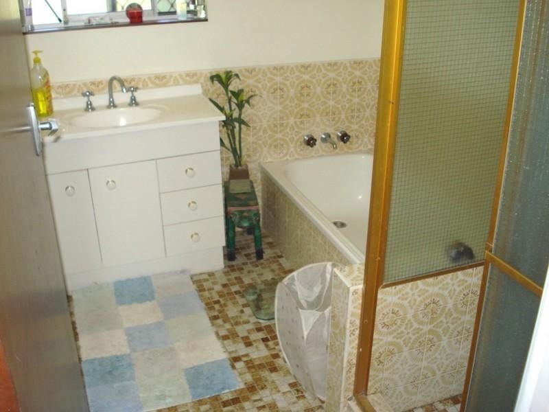 20 Alec Avenue, Mermaid Waters QLD 4218