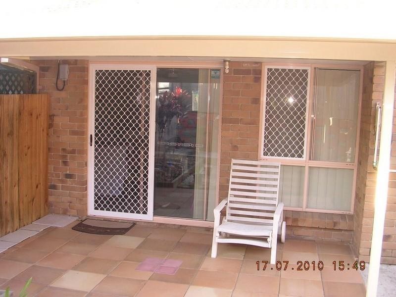 2/17 Chaplin Crescent, Oxenford QLD 4210