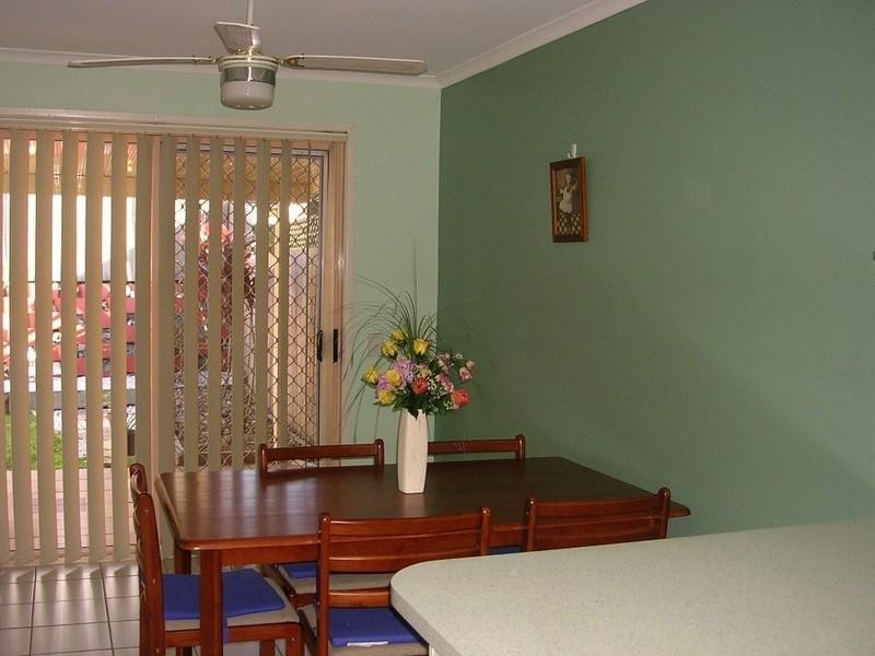 2/17 Chaplin Crescent, Oxenford QLD 4210