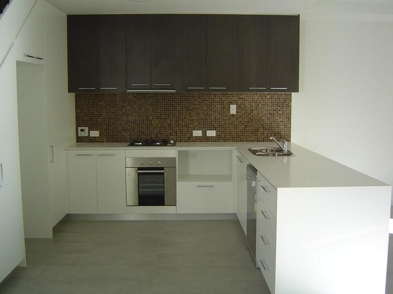 4/111 Pohlman Street, Southport QLD 4215