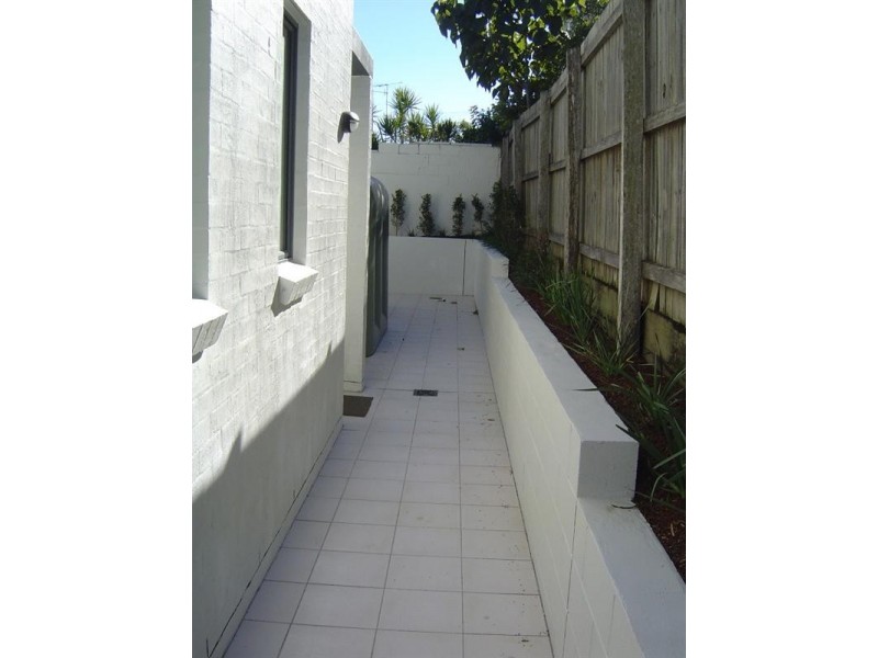 4/111 Pohlman Street, Southport QLD 4215