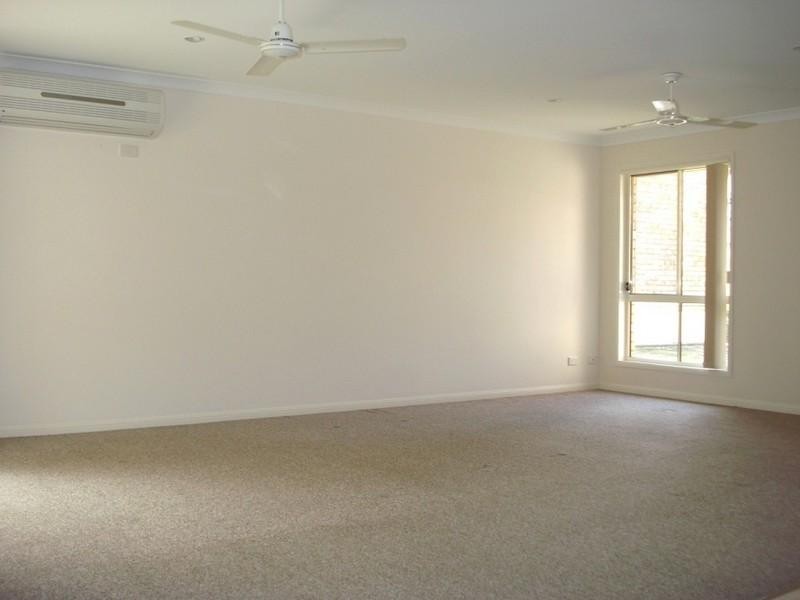 35 Murchinson Street, Pacific Pines QLD 4211
