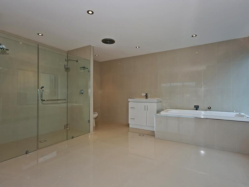 68 Diamantina Circuit, Pacific Pines QLD 4211