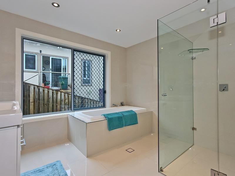 68 Diamantina Circuit, Pacific Pines QLD 4211