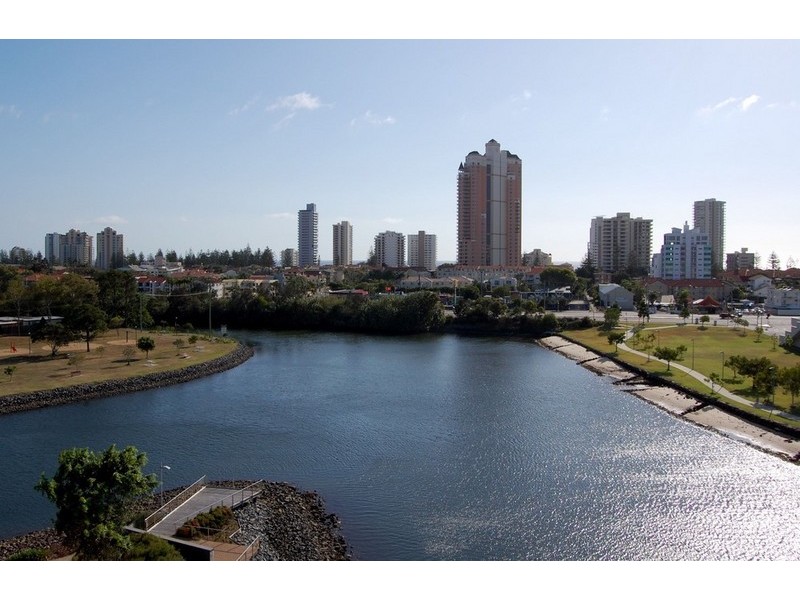 33 T E Peters Drive, Broadbeach Waters QLD 4218