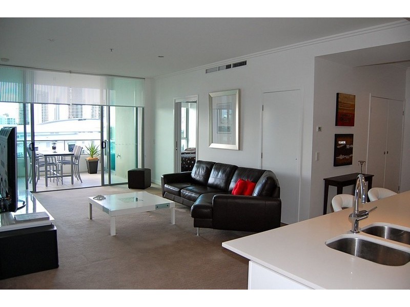 33 T E Peters Drive, Broadbeach Waters QLD 4218