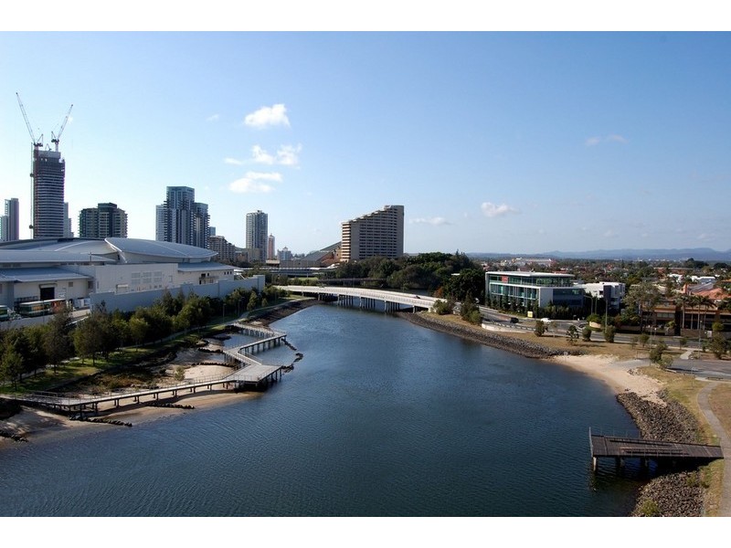33 T E Peters Drive, Broadbeach Waters QLD 4218