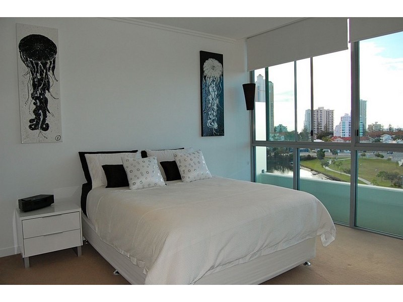 33 T E Peters Drive, Broadbeach Waters QLD 4218
