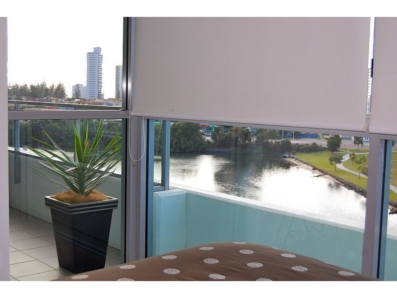 33 T E Peters Drive, Broadbeach Waters QLD 4218