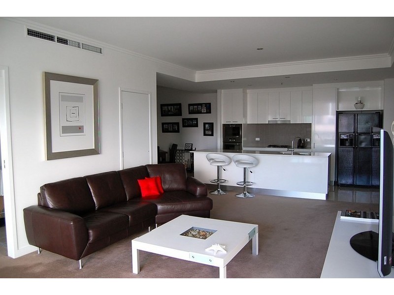 33 T E Peters Drive, Broadbeach Waters QLD 4218