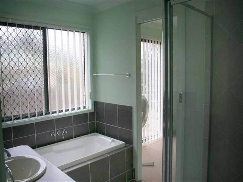 9 York Street, Pacific Pines QLD 4211