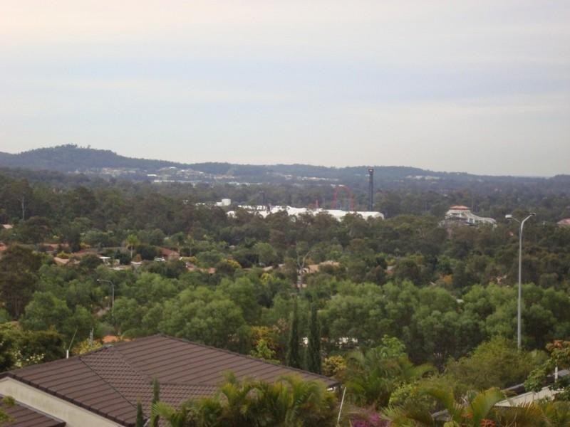 4 Temoe Rise, Pacific Pines QLD 4211