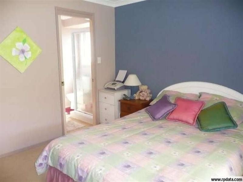 4 Temoe Rise, Pacific Pines QLD 4211