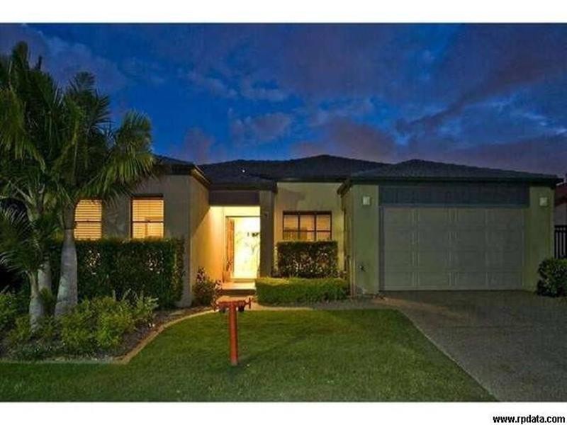 554 Oyster Cove Promenade, Helensvale QLD 4212