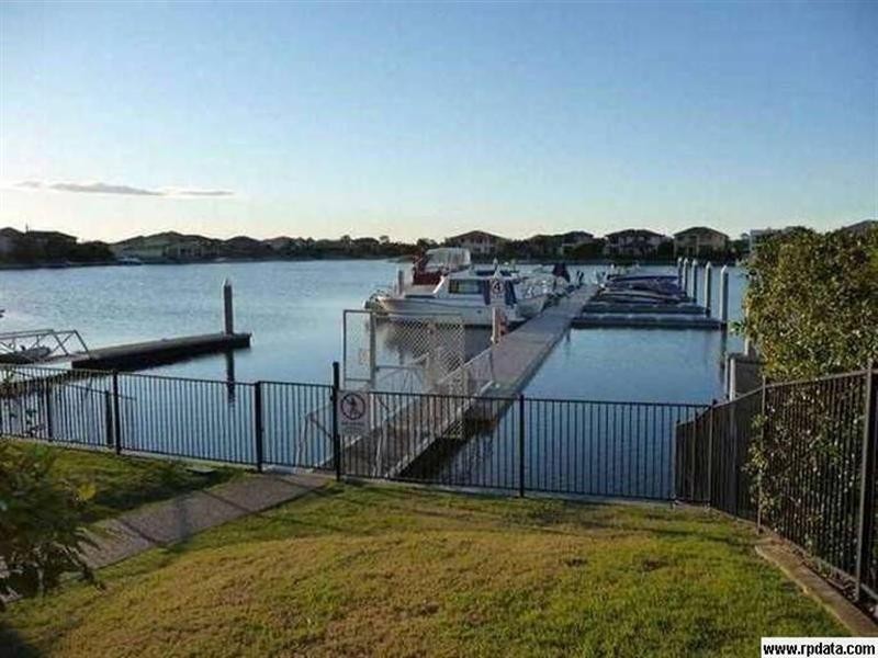 554 Oyster Cove Promenade, Helensvale QLD 4212