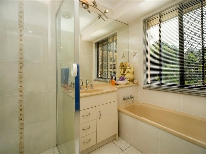 17 Ashford Road, Helensvale QLD 4212