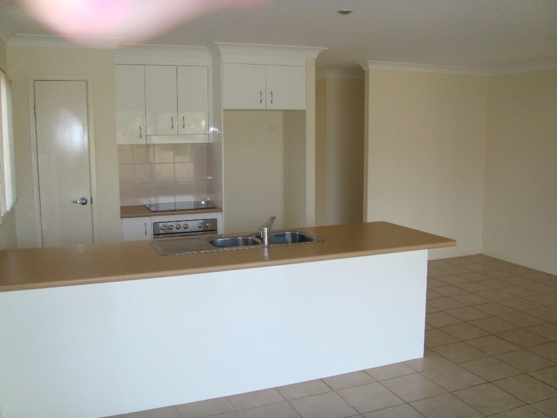 2/5 Schmarr Avenue, Upper Coomera QLD 4209