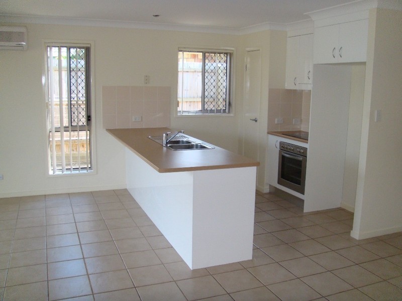 2/5 Schmarr Avenue, Upper Coomera QLD 4209