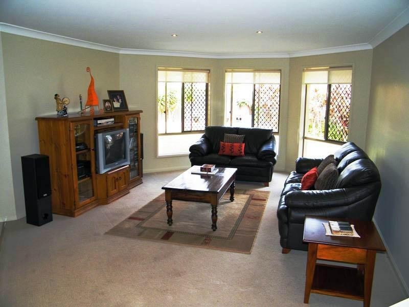 9 Feathertop Crescent, Pacific Pines QLD 4211