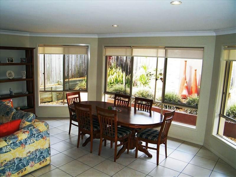 9 Feathertop Crescent, Pacific Pines QLD 4211