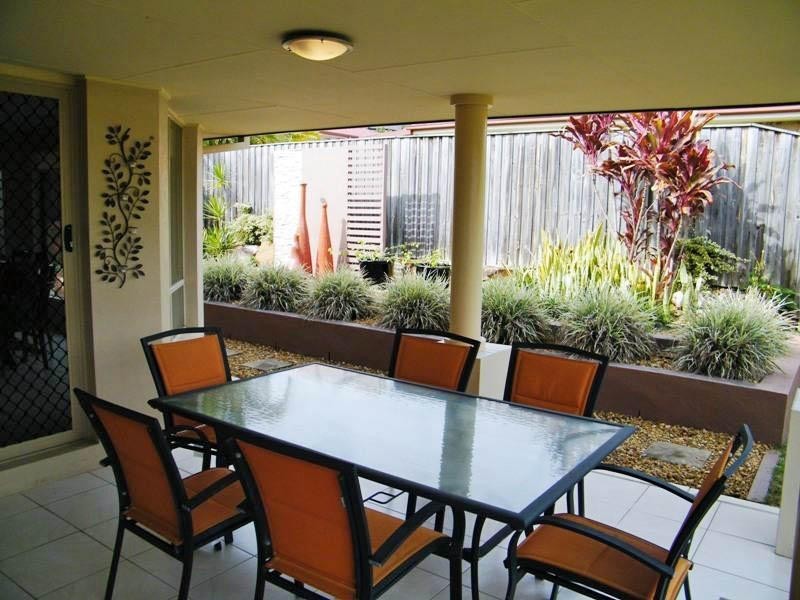 9 Feathertop Crescent, Pacific Pines QLD 4211