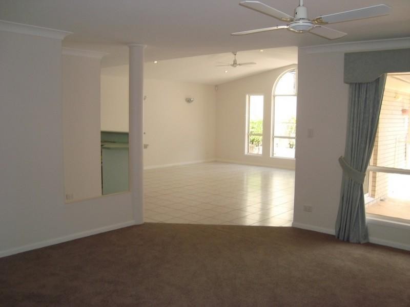 10 Moorea Court, Pacific Pines QLD 4211